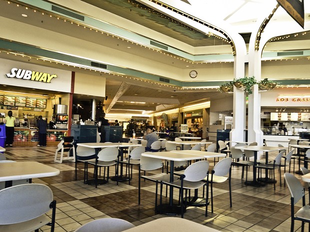 Food court at the Bayshore Mall - DERIC MENDES