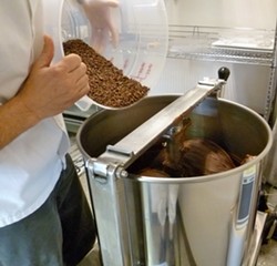 PHOTO BY SIMONA CARINI - Pouring cacao nibs into mill