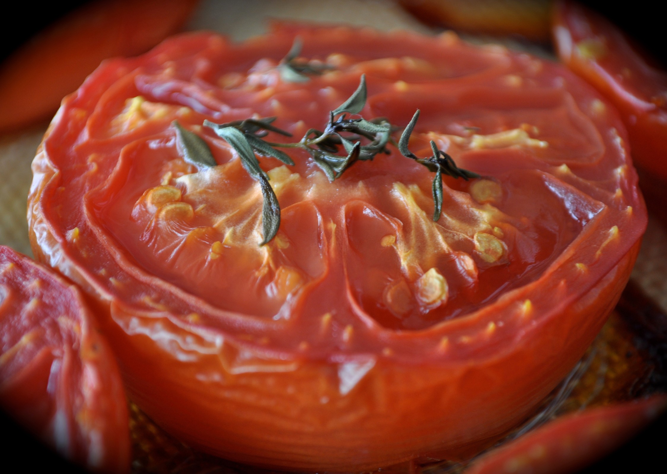 Roasting tomatoes - PHOTO BY SIMONA CARINI