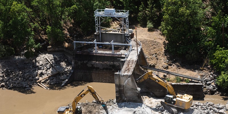 Crews work to remove the Copco 2 dam.