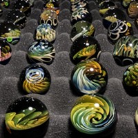 This marble-filled display case attracted onlookers to the artistic creations of Brian Bethea at Bethea Art Glass in Redding, California.
